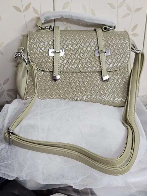 Beige_Textured_Structured_Handbag_for_Women
