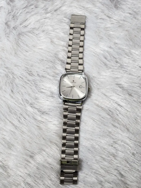 Silver_Metal_Square_Dial_Watch_for_Women