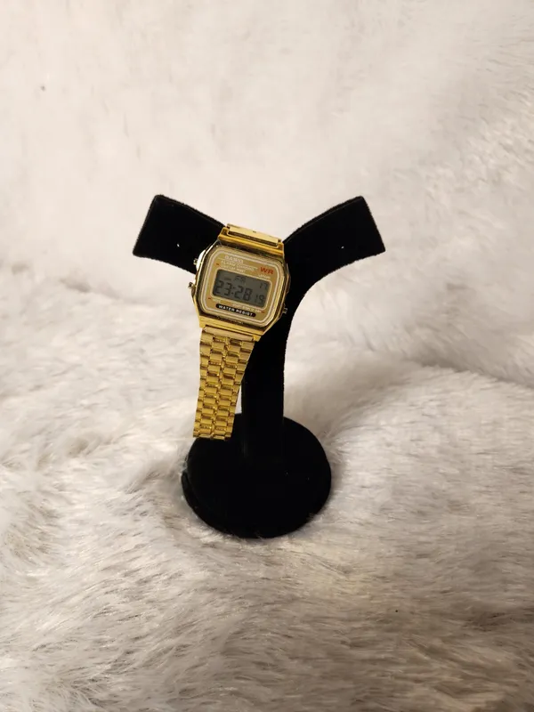 Gold_Metal_Digital_Watch_for_Men_And_Women