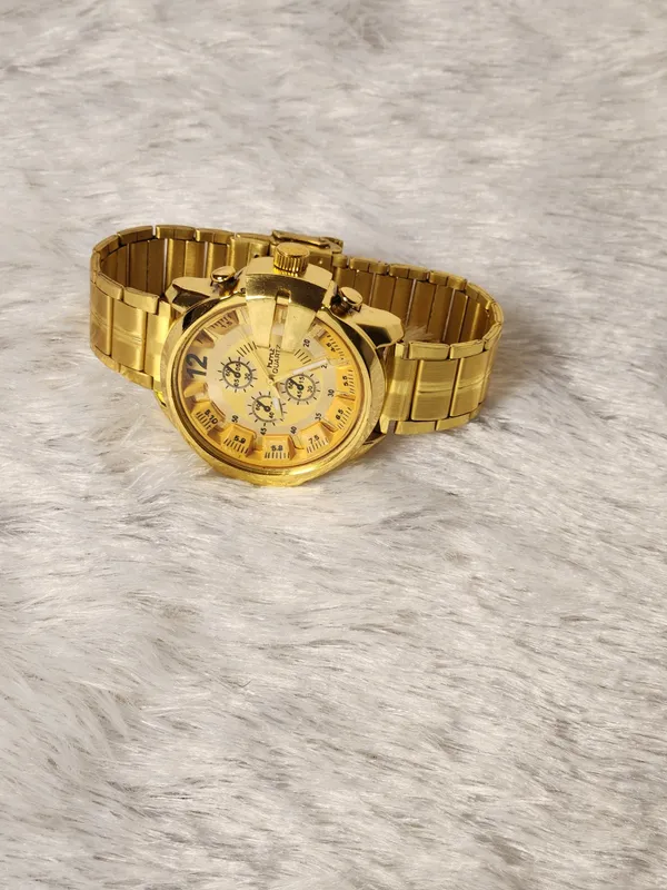 Gold_Metal_Analog_Chronograph_Watch_for_Men