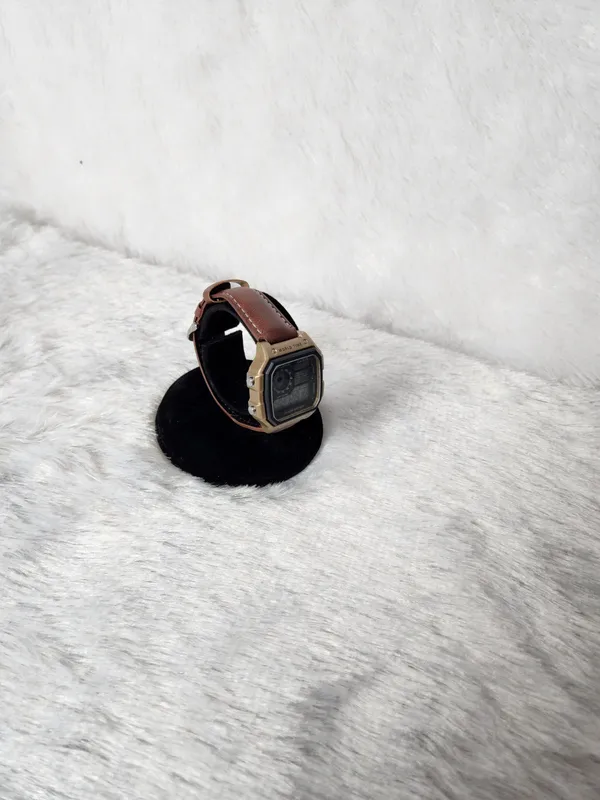 Gold_Tone_Leather_Digital_Watch_for_Men