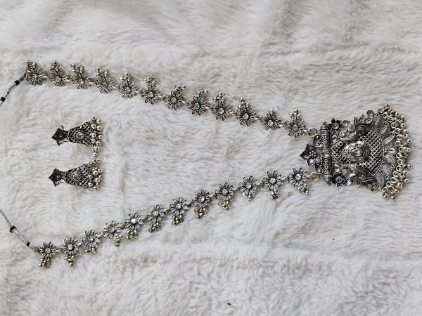 Silver_Oxidized_Floral_Necklace_Set_for_Women