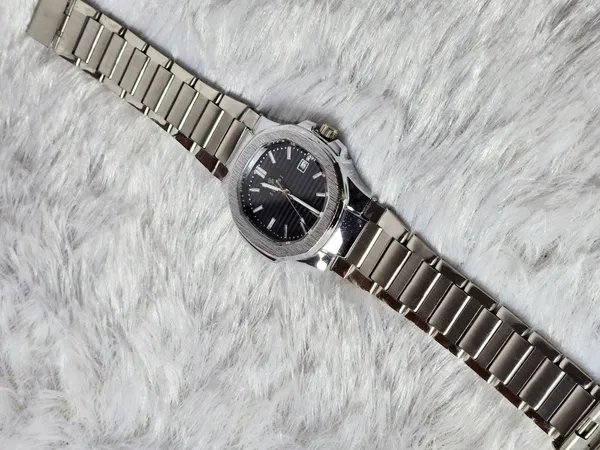Silver_Metal_Analog_Watch_for_Men_And_Women