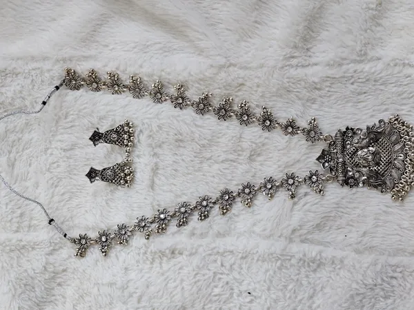 Silver_Oxidized_Floral_Necklace_Set_for_Women