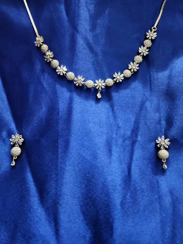 Gold_Tone_Floral_Necklace_And_Earrings_Set_For_Women