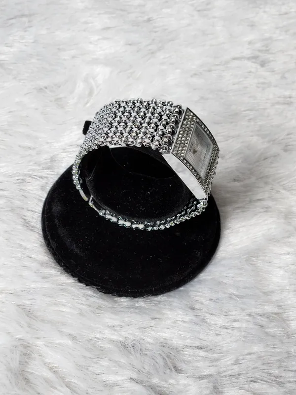 Silver_Embellished_Metal_Bracelet_Watch_for_Women