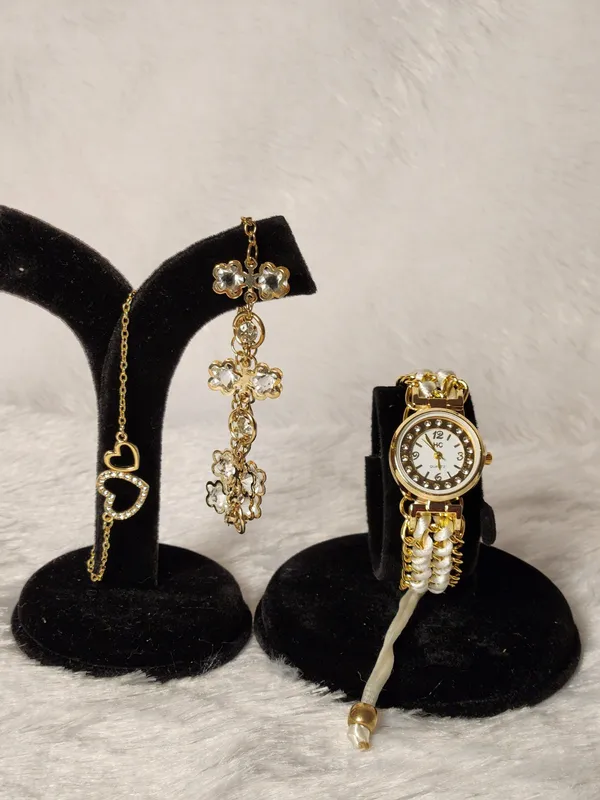 Gold_Tone_Floral_Charm_Bracelet_Watch_Set_For_Women
