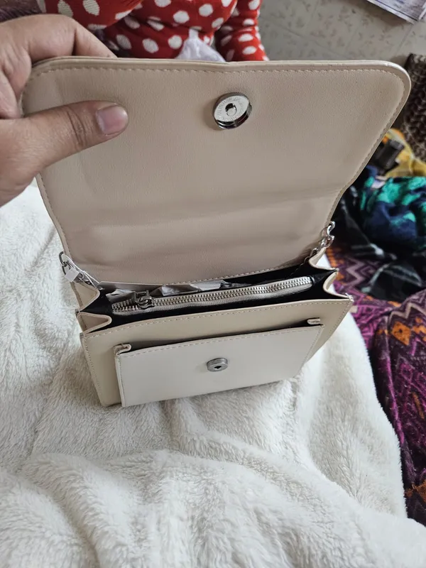 Beige_Structured_Crossbody_Shoulder_Bag_for_Women