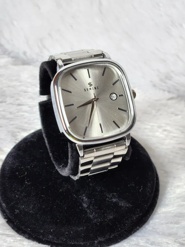 Silver_Metal_Square_Dial_Watch_for_Women