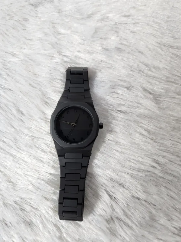 Black_Metal_Bracelet_Wristwatch_for_Unisex