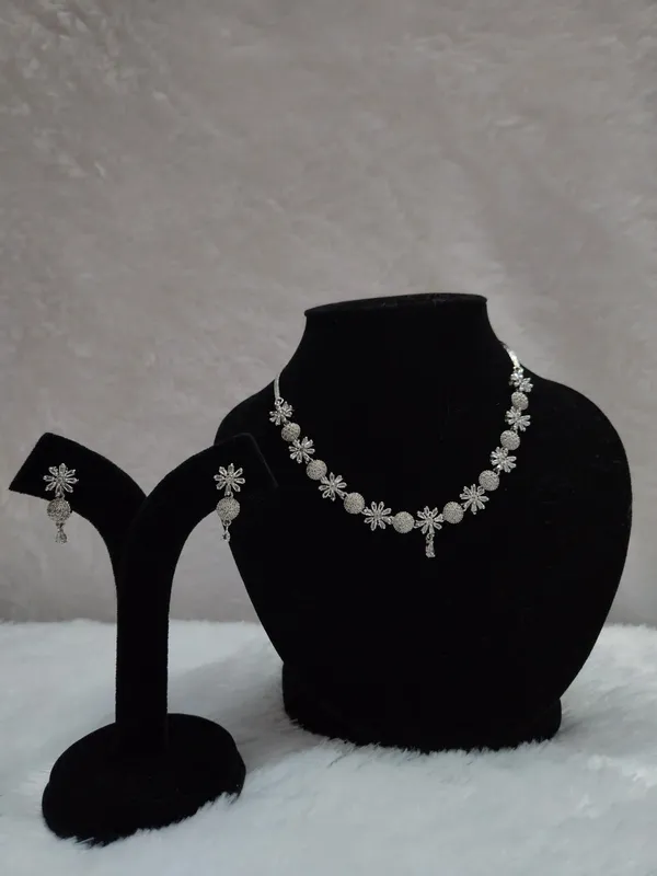 Gold_Tone_Floral_Necklace_And_Earrings_Set_For_Women