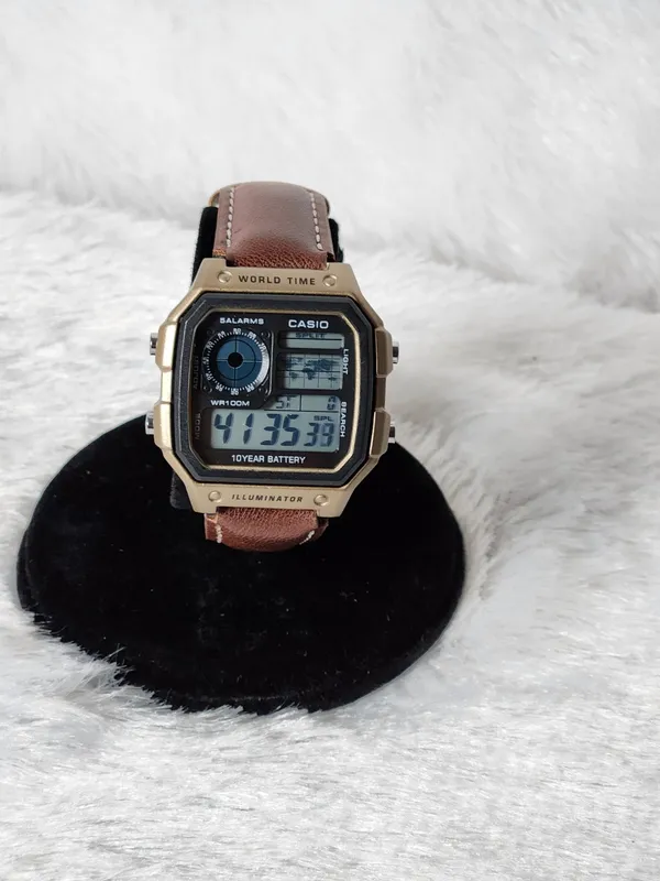 Gold_Tone_Leather_Digital_Watch_for_Men