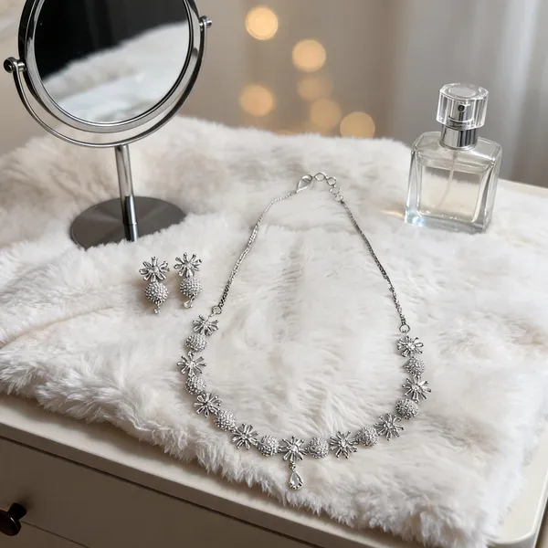 Silver_Alloy_Floral_Necklace_And_Earrings_Set_For_Women