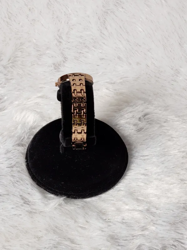 Gold_Tone_Metal_Analog_Wristwatch_for_Women