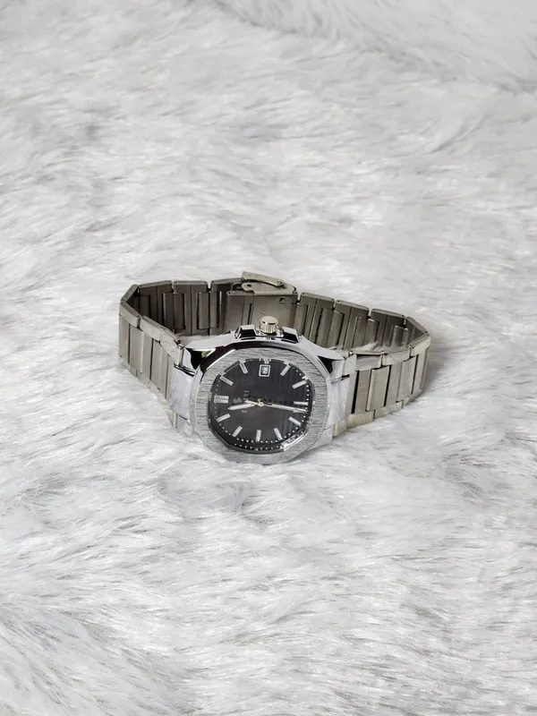 Silver_Metal_Analog_Watch_for_Men_And_Women