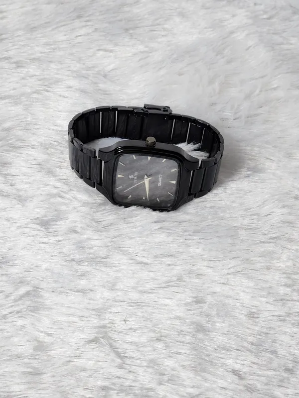 Black_Metal_Analog_Watch_for_Unisex