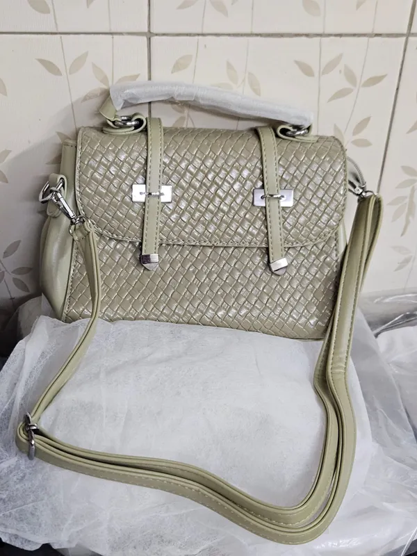 Beige_Textured_Structured_Handbag_for_Women