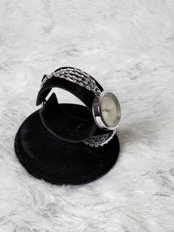 Silver_Analog_Pendant_Watch_for_Women