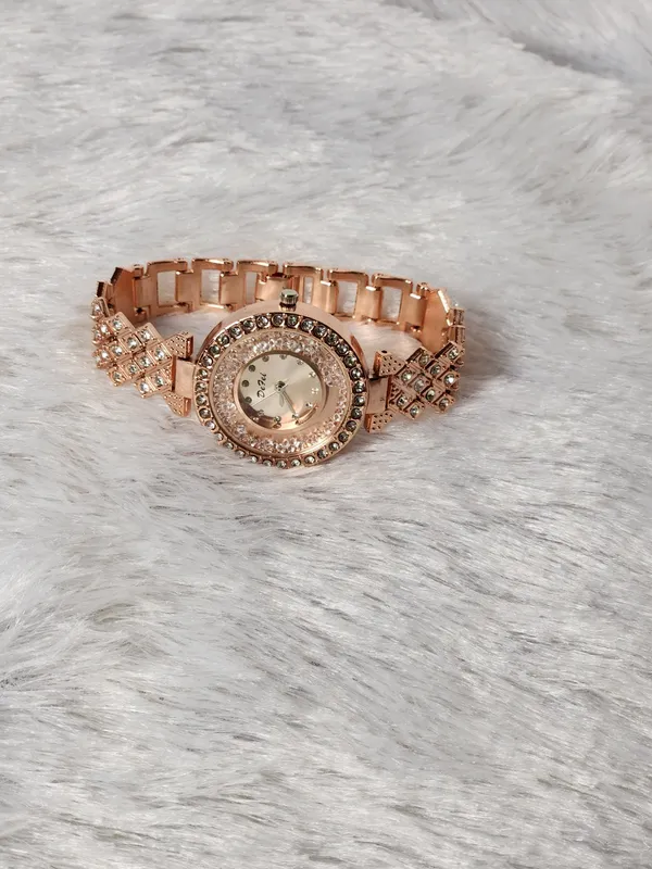 Rose_Gold_Metal_Analog_Watch_for_Women