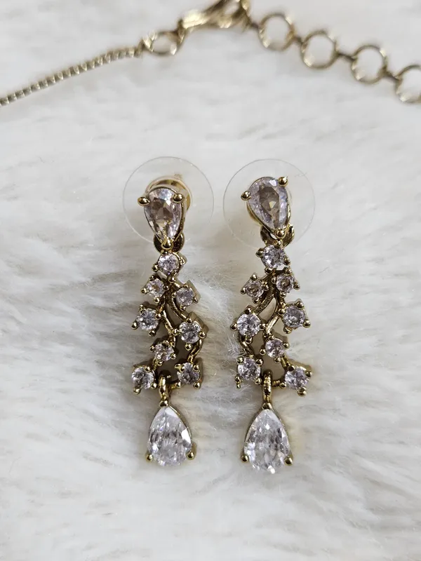 Gold_Tone_Crystal_Necklace_And_Earrings_Set_for_Women