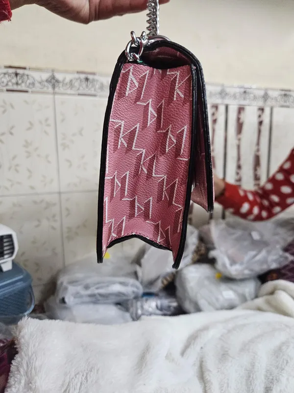 Pink_Patterned_Chain_Strap_Shoulder_Bag_for_Women
