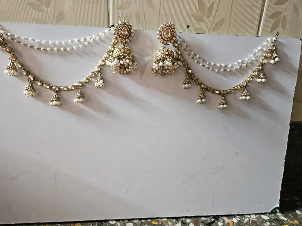 Gold_Tone_Kundan_Pearl_Bridal_Earrings_Set