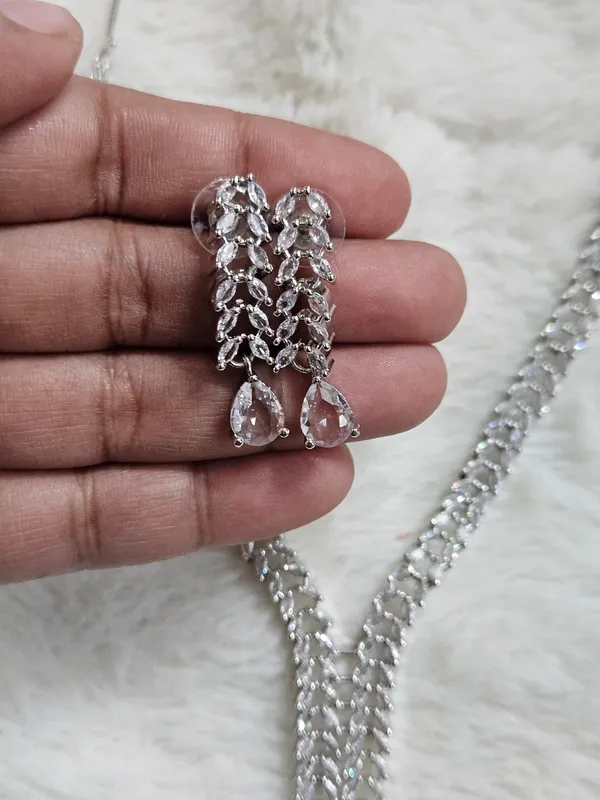 Silver-Tone_Crystal_Necklace_And_Earrings_Set_for_Women