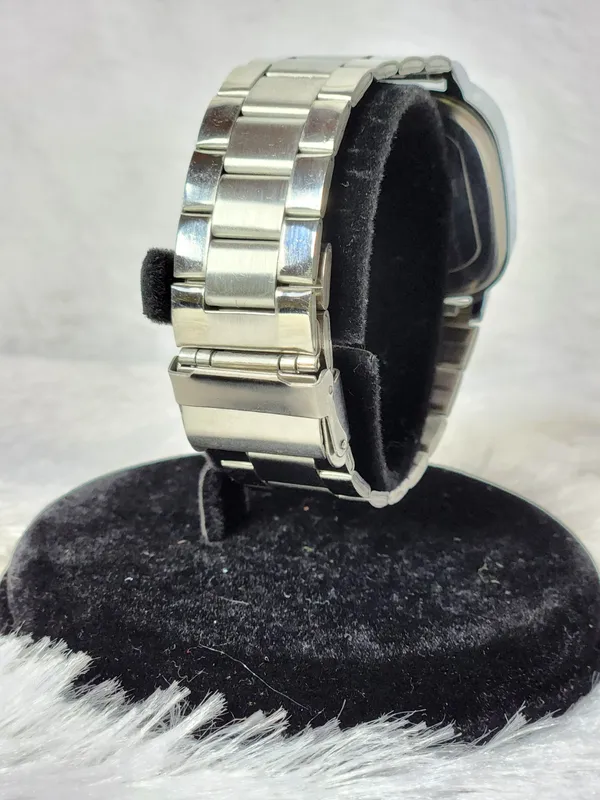 Silver_Metal_Square_Dial_Watch_for_Women