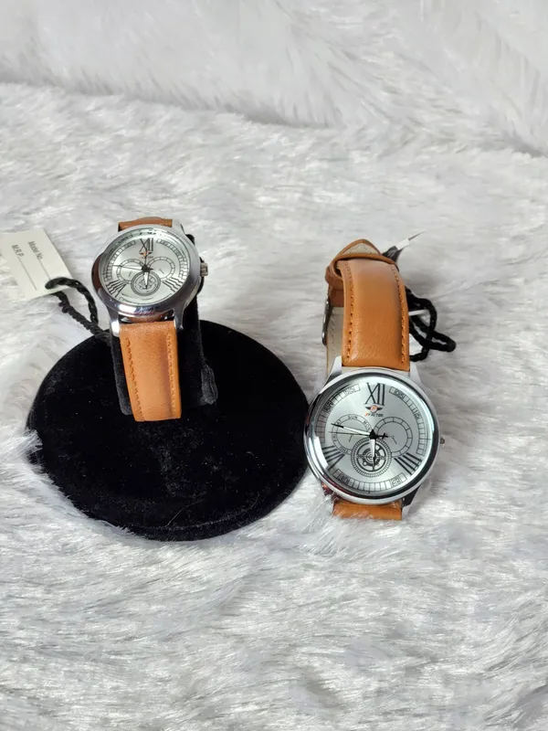 Brown_Leather_Analog_Couple_Watch_Set_For_Partners