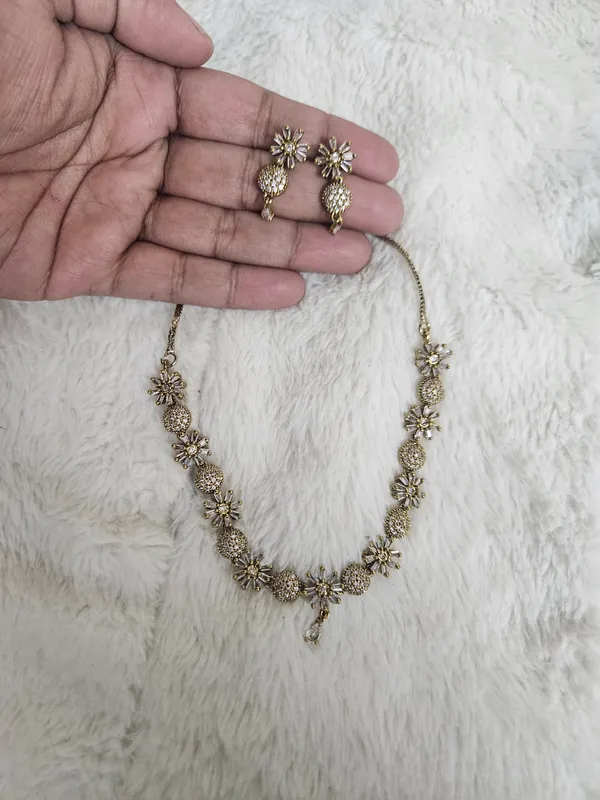 Gold_Tone_Floral_Necklace_And_Earrings_Set_For_Women