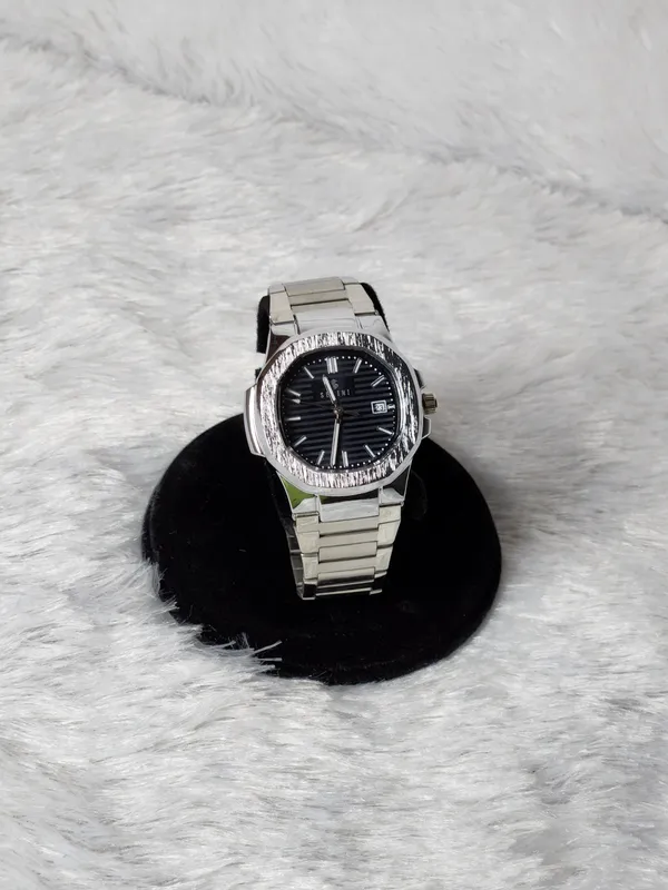 Silver_Metal_Analog_Watch_for_Men_And_Women