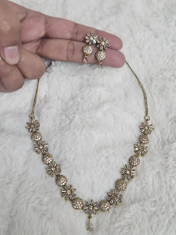 Gold_Tone_Floral_Necklace_And_Earrings_Set_For_Women