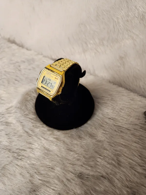 Gold_Metal_Digital_Watch_for_Men_And_Women