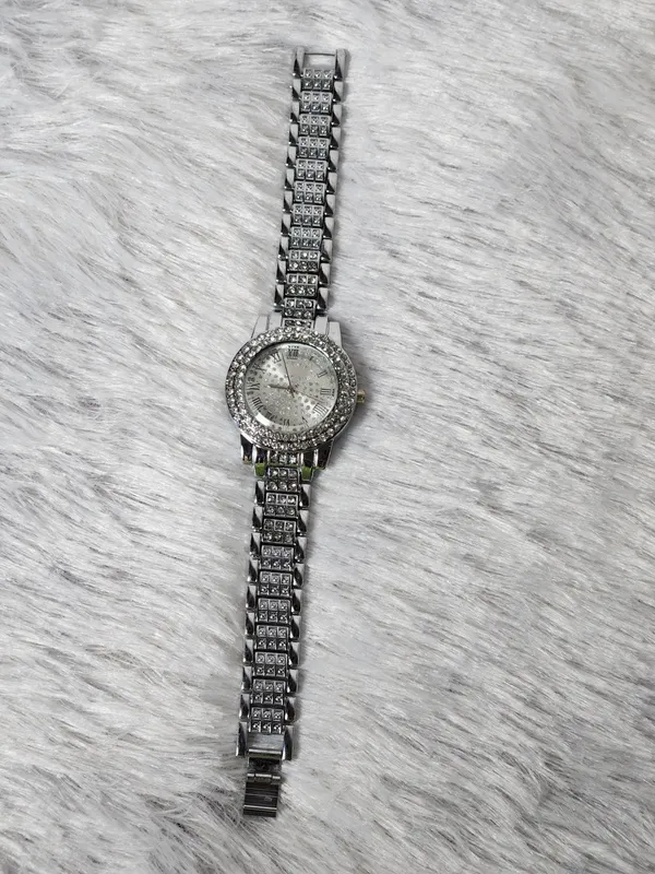 Silver_Analog_Bracelet_Watch_for_Women