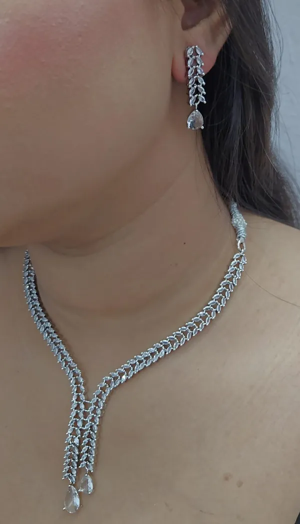 Silver-Tone_Crystal_Necklace_And_Earrings_Set_for_Women