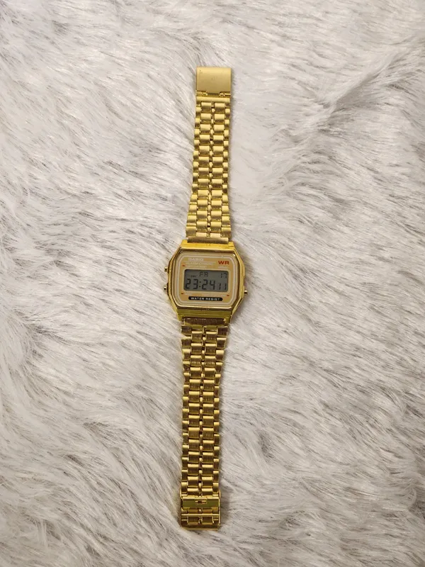 Gold_Metal_Digital_Watch_for_Men_And_Women