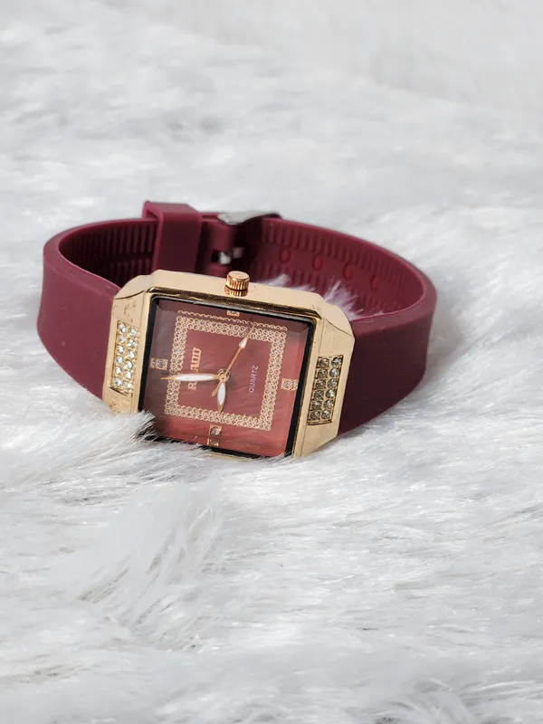 Maroon_Square_Dial_Analog_Watch_for_Women