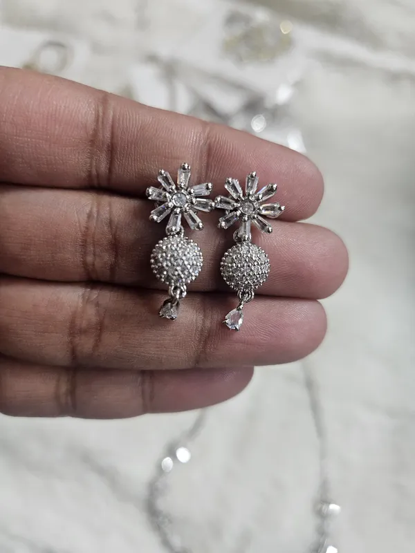 Silver_Tone_Floral_Necklace_And_Earrings_Set_for_Women