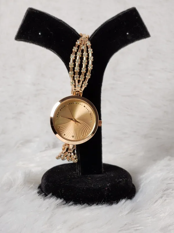 Gold_Metal_Bracelet_Watch_for_Women