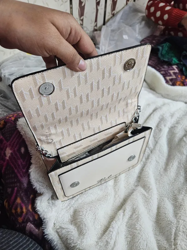 Beige_Synthetic_Leather_Chain_Sling_Bag_for_Women