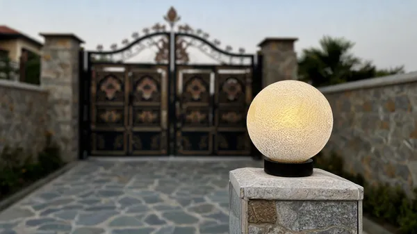 Plastic_Metal_Orb_Spherical_Black_Gate_Light