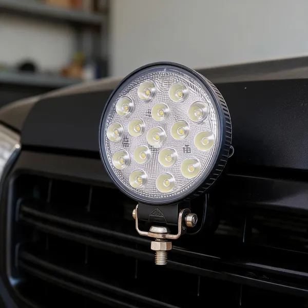 Round_12V_24V_Led_Vehicle_Light_With_Bracket
