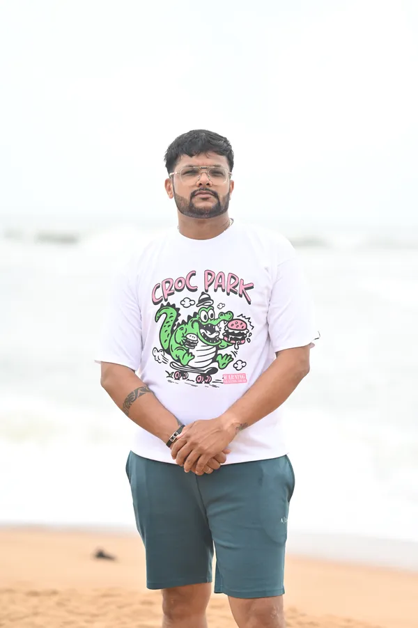 White_Casual_Graphic_T-Shirt