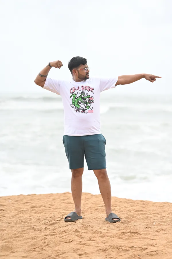 White_Casual_Graphic_T-Shirt