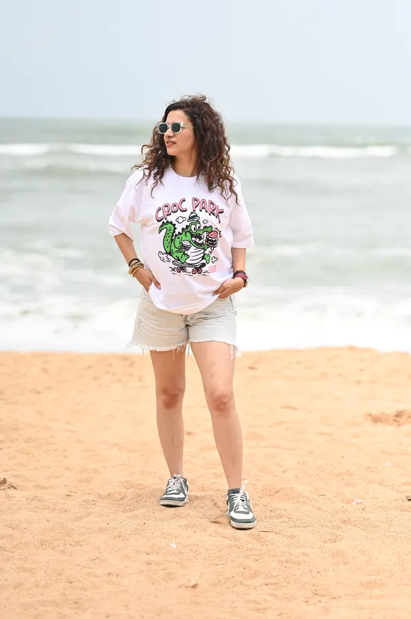 White_Casual_Graphic_T-Shirt