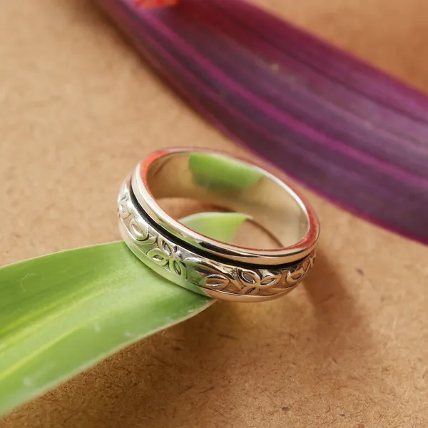 Handcrafted_925_Silver_Floral_Spinner_Ring_-_Meditation_Anxiety_Band
