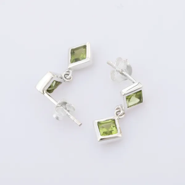 Peridot_925_Silver_Square_Studs_-_Stylish_Modern_Daily_Wear