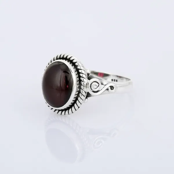 925_sterling_silver_garnet_studded_oval_finger_ring