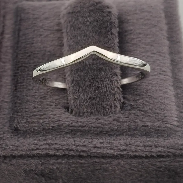 Simple_925_Sterling_Silver_Plain_Ring_-_Handcrafted_Minimalist_Silver_Band_for_Daily_Wear
