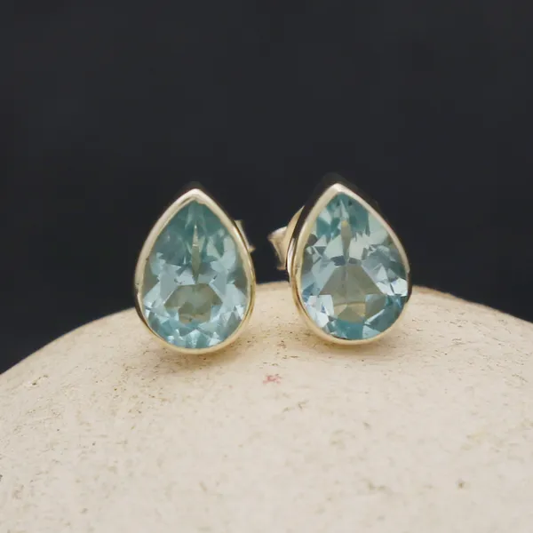 Blue_Topaz_Teardrop_925_Sterling_Silver_Studs_-_Elegant_Blue_Stone_Earrings